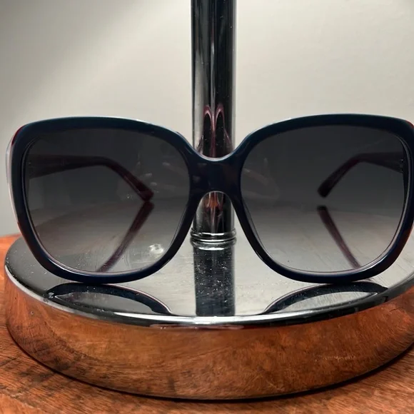 Gucci | Accessories | Gucci Sunglasses | Poshmark display picture 1